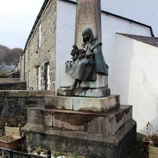 'The Girl' Memorial Statue