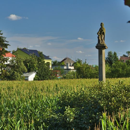 Socha v poli u Nasobůrek