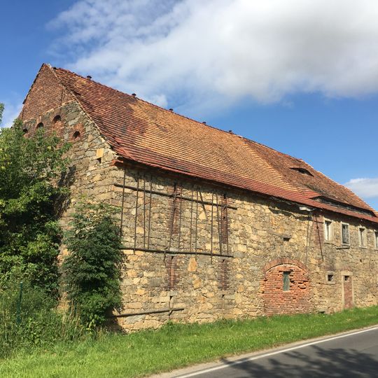 Wohnhaus, Wohnstallhaus und Scheune eines ehemaligen Vierseithofes Ebersbacher Straße 47; 48