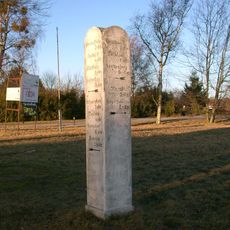 Wegestein (B 96, Ecke Abzweig Laubusch/Hauptstraße)