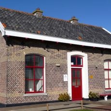 Wachthuis bij kleine schutsluis