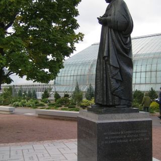 Marie-Victorin Statue
