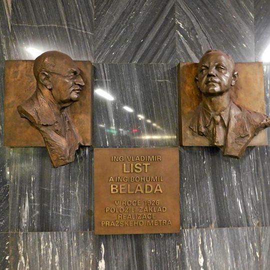 Pamětní deska Vladimíra Lista a Bohumila Belady ve vestibulu stanice metra Muzeum v Praze