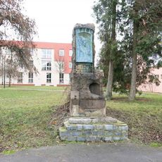 Pomník Gustava Červinky v Svatojiřském parku v Nymburku