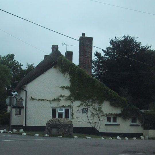 Tree Cottage  Well Cottage