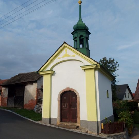 Kaple v Nemili Filipově poblíž tvrze