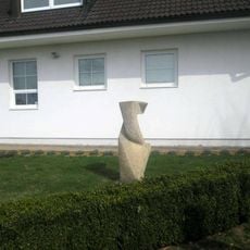 Plastika v Nepomuku u ulice Na Vinici