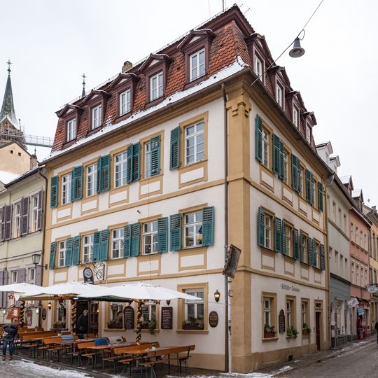 Wohn- und Geschäftshaus