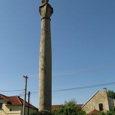 Sloup se sochou svatého Jana Nepomuckého
