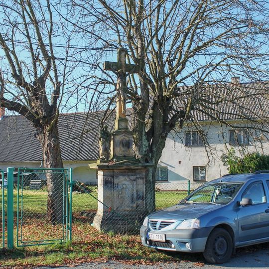 Kříž v Hrabišíně u silnice na Libinu