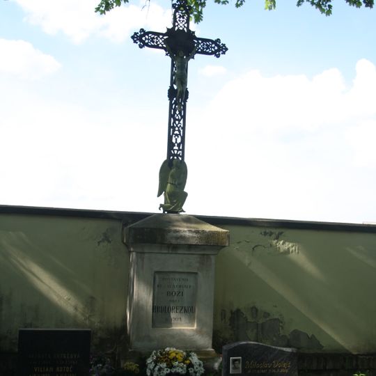 Cemetery cross in Hrdlořezy Cemetery