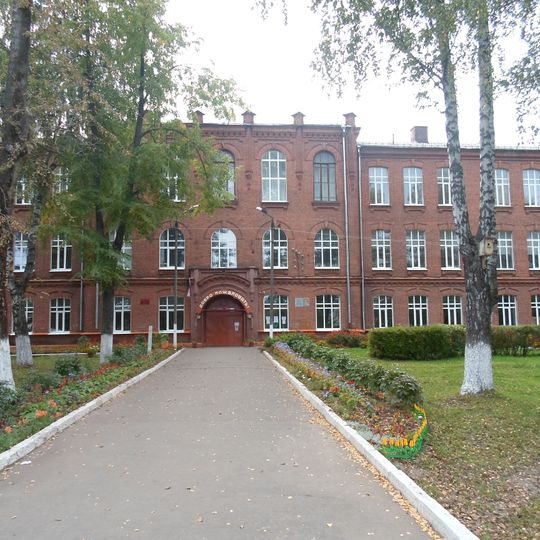 Здание бывшего реального училища, где размещался эвакогоспиталь