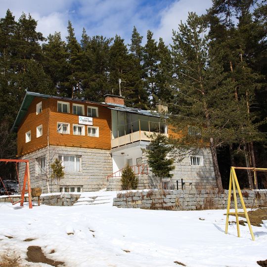 Popovi livadi hut