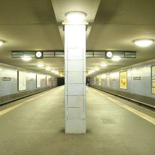 U-Bahnhof Weinmeisterstraße