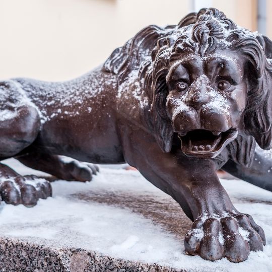 Две фигуры львов из усадьбы А.А. Аракчеева «Грузино», чугун