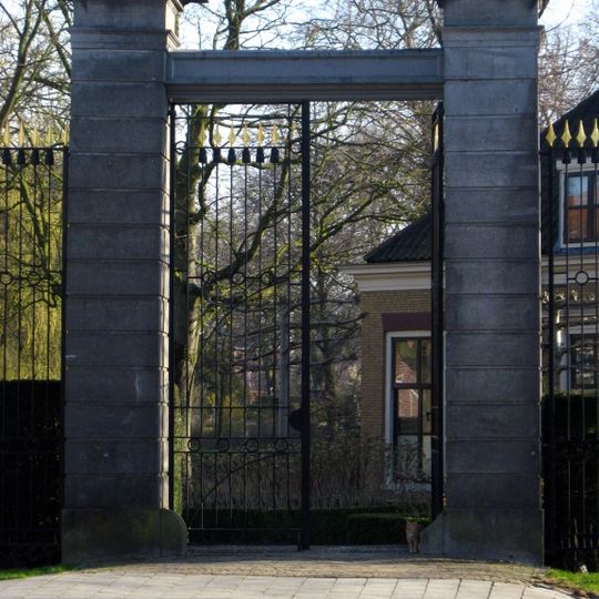 Begraafplaats Essenhof: toegangspartij