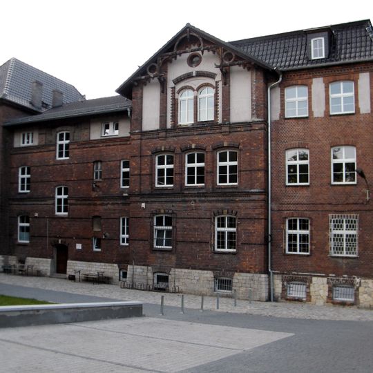 Dom opieki społecznej gminy ewangelickiej, ob. szkoła