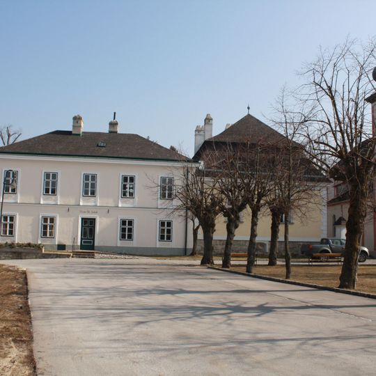 Pfarrhof und ehemalige Volksschule, Gaaden