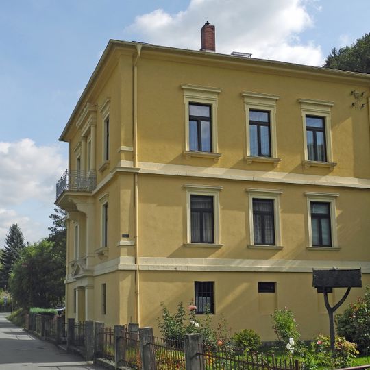 Wohnhaus in offener Bebauung Zum Mittelhangweg 2