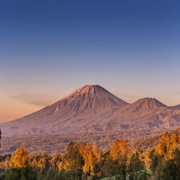 Java like you do not imagine: sacred temples, active volcanoes, and villages out of time.