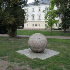 Plastika Koule v Teplicích v Sadech Československé armády