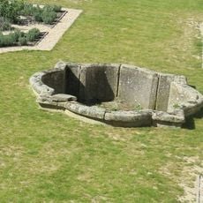 Kašna v zahradě zámku v Uherčicích