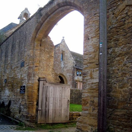 Gateway And Wall Linking The Priory And The Barn, About 14 Metres North
