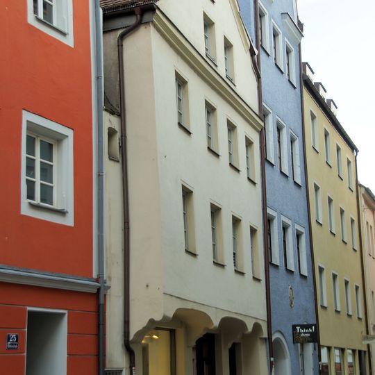 Wohn- und Geschäftshaus