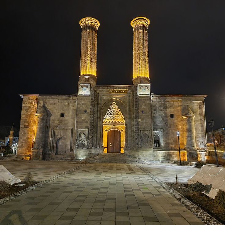 Çifte Minareli Madrasa