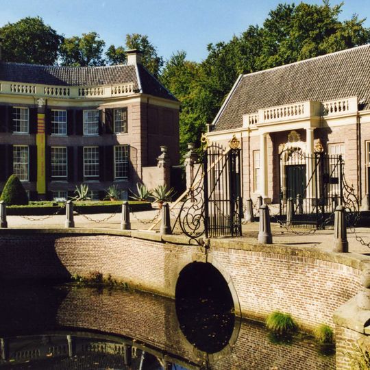 Groeneveld: brug met toegangshek