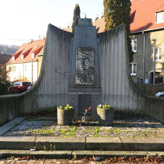 Pomník osvobození na rohu ulic Masarykova a Kosmova