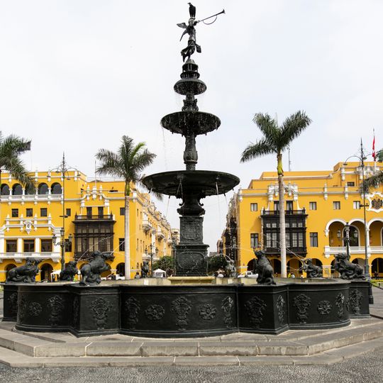 Fountain at Plaza Mayor (Lima)