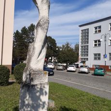 Plastika Nový život v Pardubicích v ulici Na Třísle