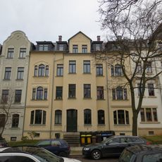 Mietshaus in geschlossener Bebauung mit Vorgarten Kochstraße 31