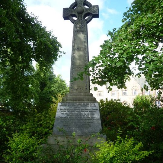 Edinburgh, 10 Lasswade Road, Guthrie Court, War Memorial