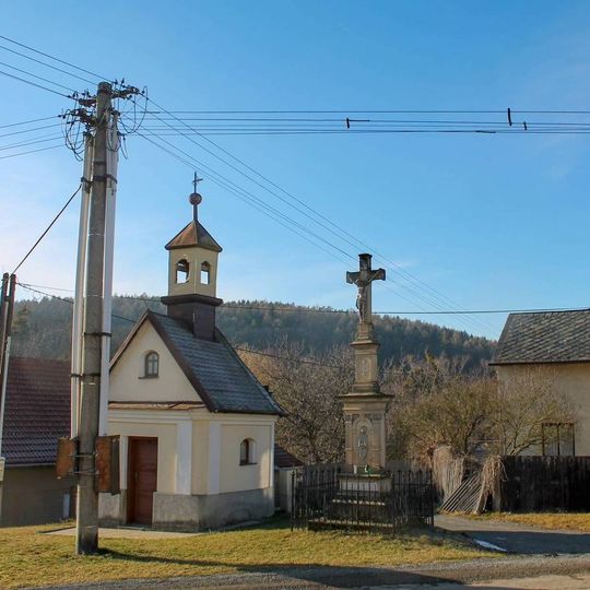 Kříž v Obectově u kaple