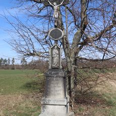 Kříž na rozcestí východně od Ohrazenic