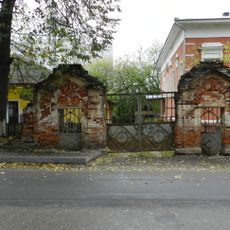 Ограда с решеткой и воротами (Иваново)