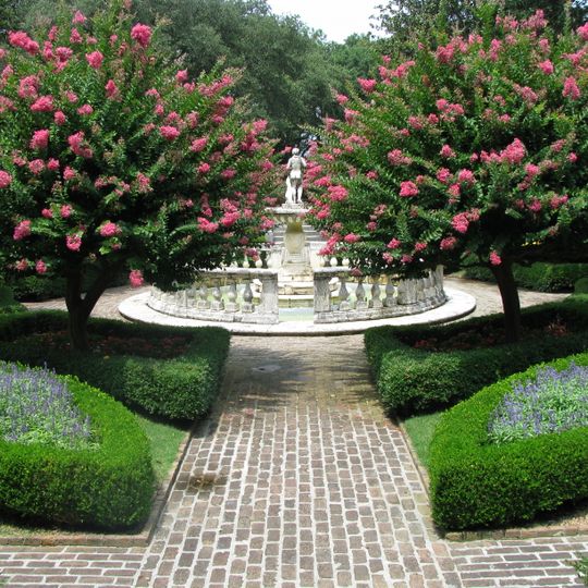 Elizabethan Gardens