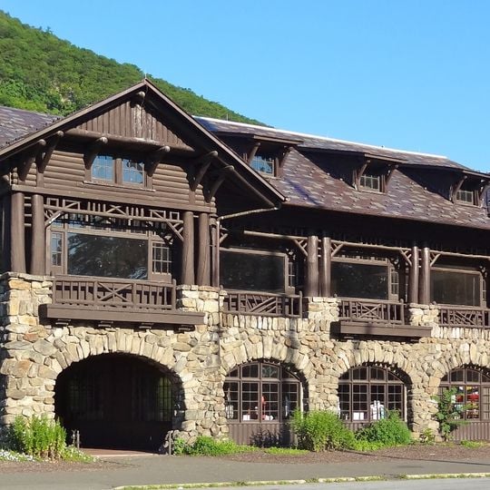 Bear Mountain Inn