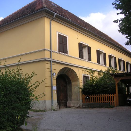 Pfarrhof und Wirtschaftsgebäude