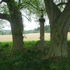 Kříž jižně od Petrovic