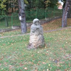 Kamenná plastika Holocaust na rozcestí k zámku v Mašťově