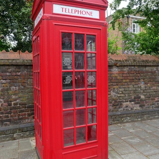 K2 Telephone Kiosk Outside Rectory Gardens