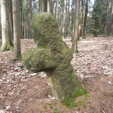 Smírčí kříž v Loučkách za obcí v lese