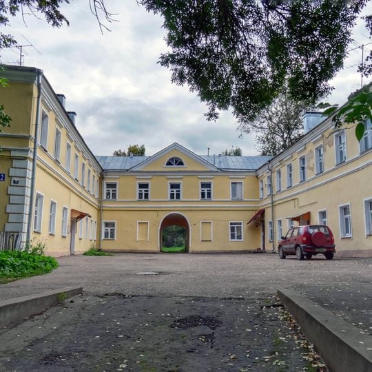 Корпус надворных строений городской усадьбы