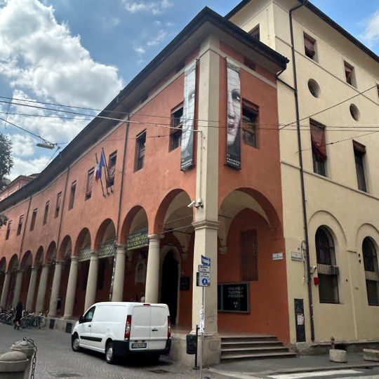 Piazza Roberto Raviola
