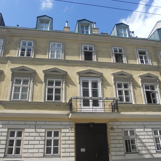 Wohn- und Geschäftshaus