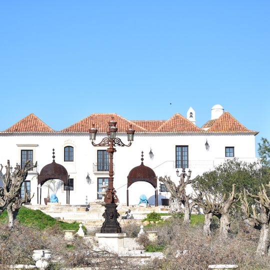 Solar com capela e lagar de azeite na Quinta da Cruz