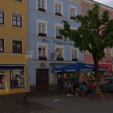 Wohn- und Geschäftshaus